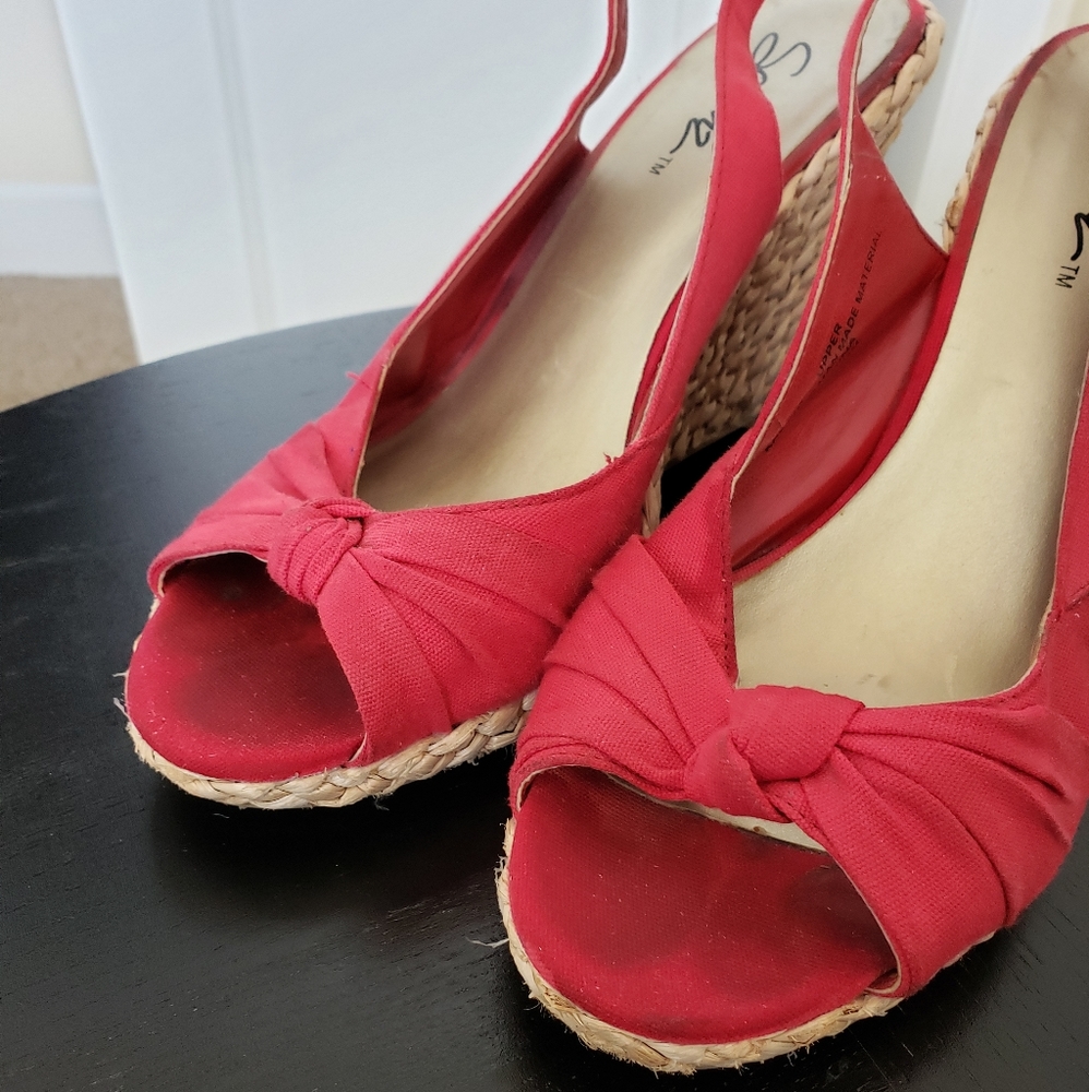 Red espadrilles - Picture 3 of 8